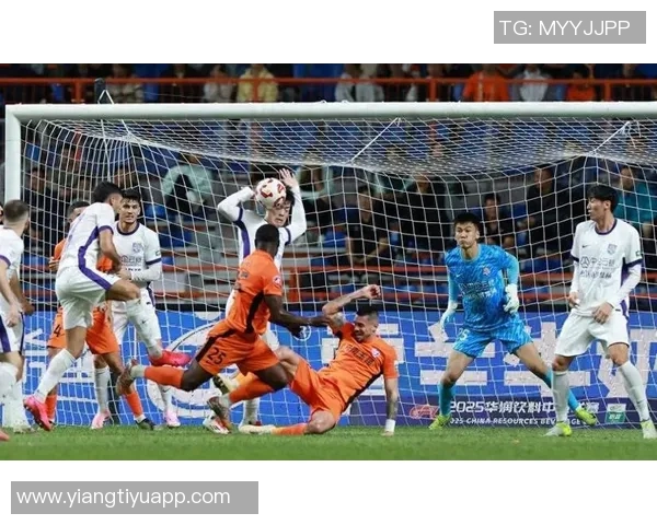 后场防守失误致命奥斯卡助攻侯永永头球破门泰山队暂时落后玉昆队 后场防守失误致命奥斯卡助攻侯永永头球破门泰山队暂时落后玉昆队